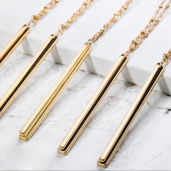 ✨RESTOCKED✨Gold Bar Necklace - Picture 2 of 5